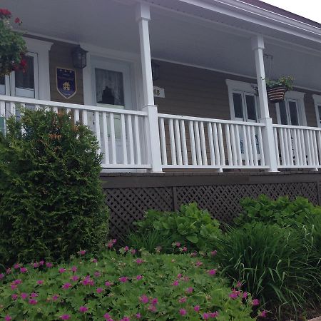 Auberge La Fjordelaise&la Rosalie LʼAnse-Saint-Jean Exterior foto