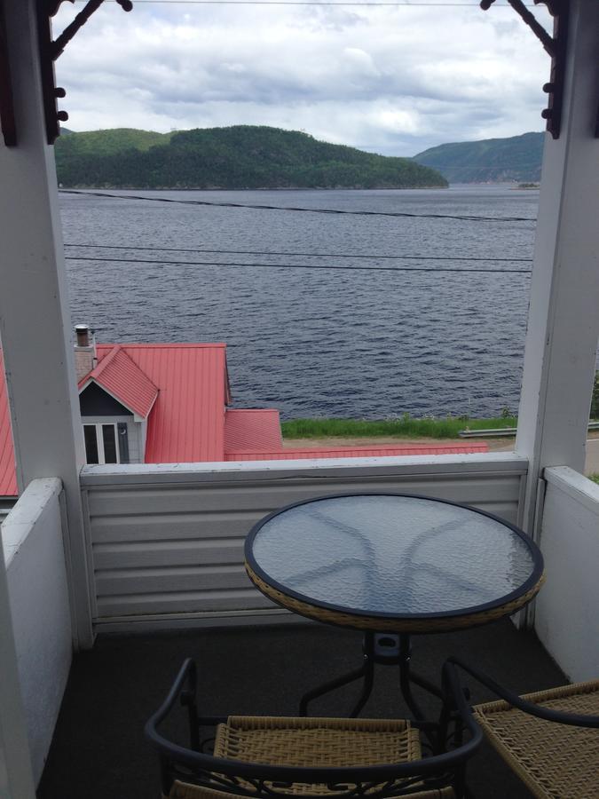 Auberge La Fjordelaise&la Rosalie LʼAnse-Saint-Jean Exterior foto